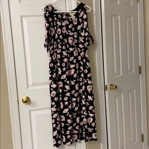 Pretty maternity dress